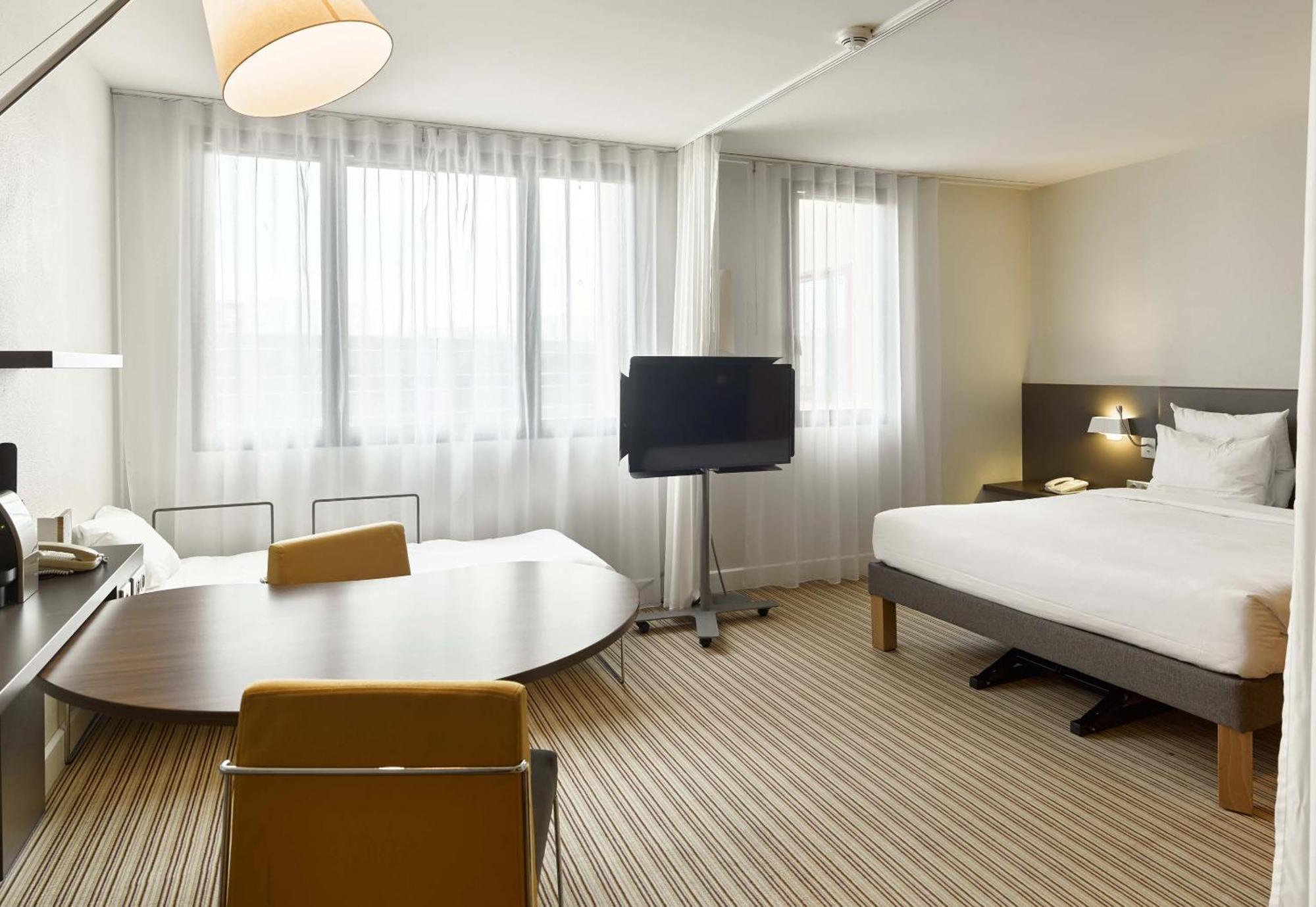B&B Hotel Velizy Est Exterior foto