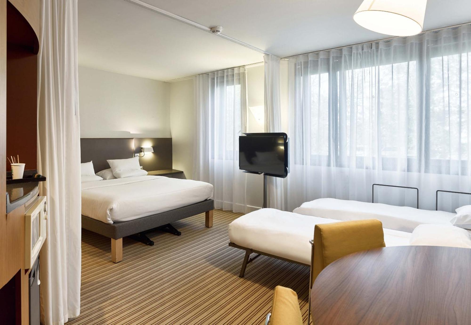 B&B Hotel Velizy Est Exterior foto