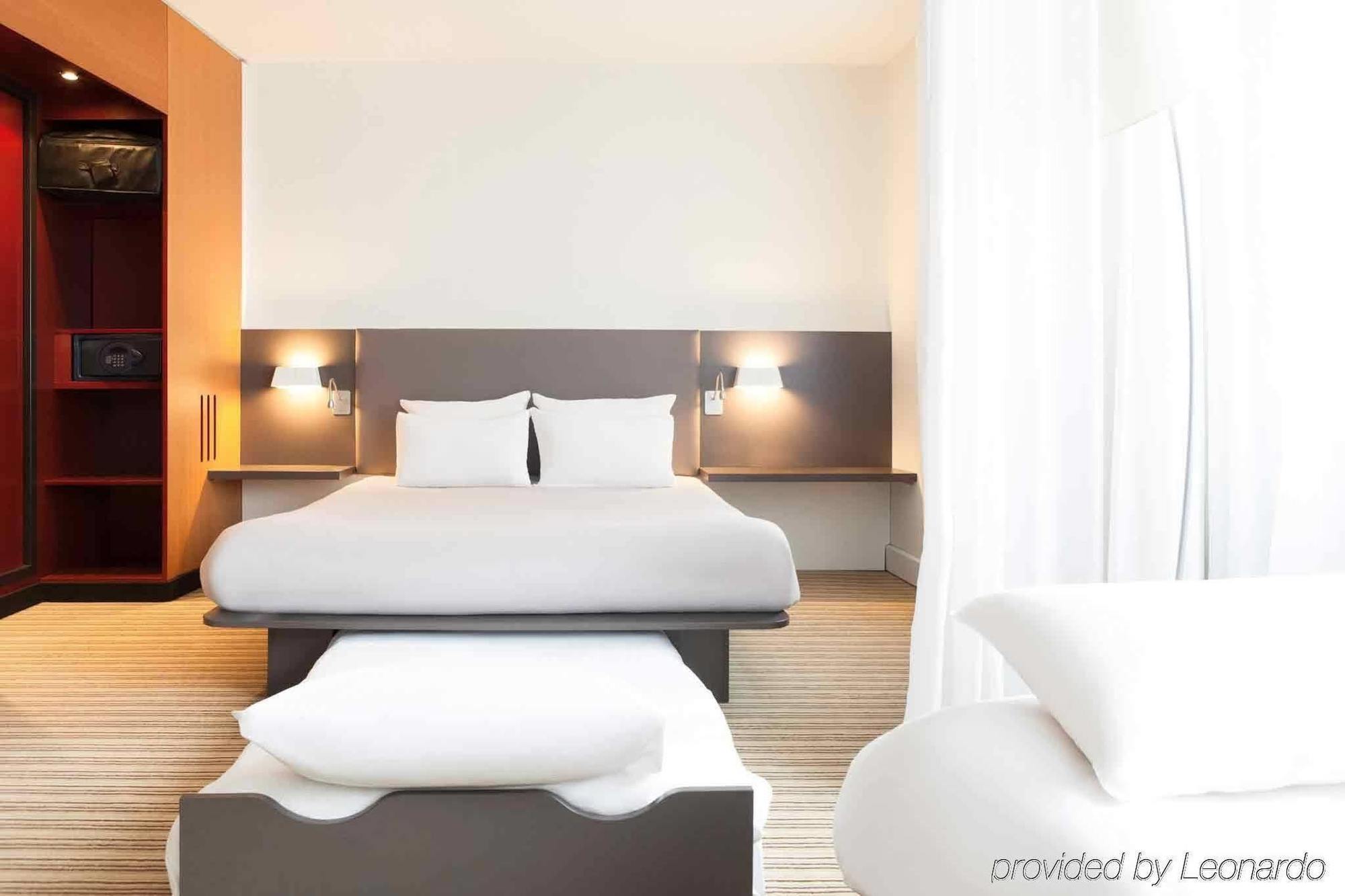B&B Hotel Velizy Est Exterior foto